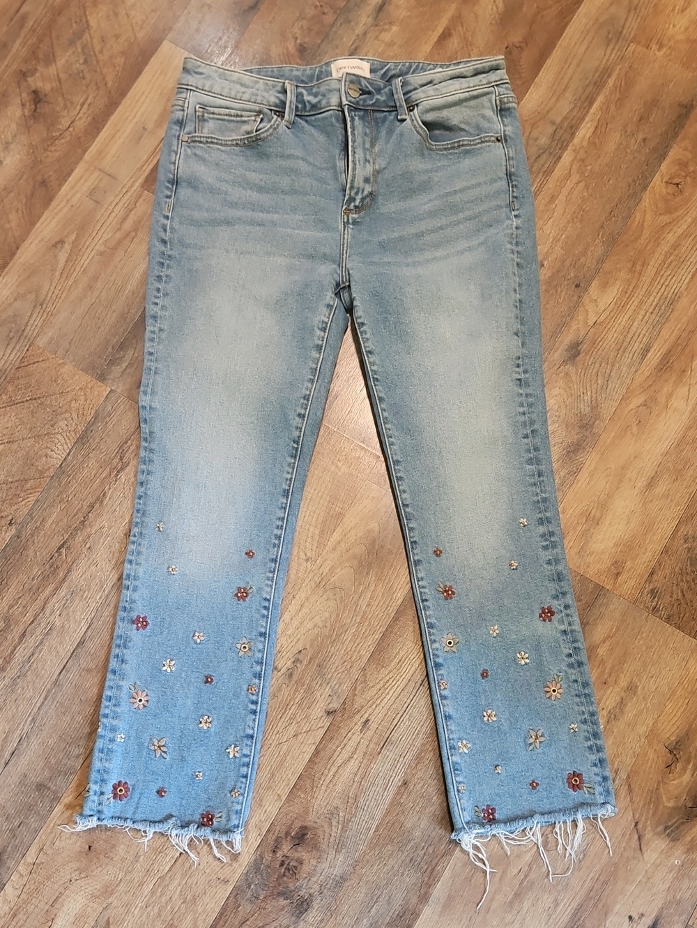 👖DRIFTWOOD "Colette"  Light Blue Cropped Jeans with Floral Embroidery